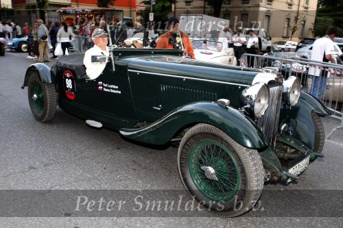 Brescia 15 mei 2008
Start van de Mille Miglia in Brescia. State of art rijdt met 2 porsches mee. 
Yuri Luzhkov de burgemeester van Moskou