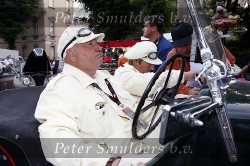 Brescia 15 mei 2008
Start van de Mille Miglia in Brescia. State of art rijdt met 2 porsches mee. 
Yuri Luzhkov de burgemeester van Moskou