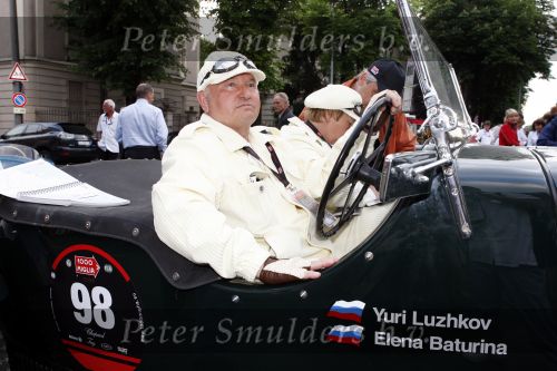 Brescia 15 mei 2008
Start van de Mille Miglia in Brescia. State of art rijdt met 2 porsches mee. 
Yuri Luzhkov de burgemeester van Moskou