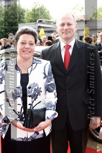 Utrecht 28 april 2009
Pieter v Vollenhoven viert zijn 70e verjaardag in het Beatrix theater in Utrecht. Yvonne Timmerman Buk met man
Peter Smulders bv