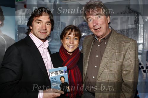 Amsterdam 15 februari 2008
Presentatie boek Hein Vergeer  in de ijsbar in amsterdam. Jack v Gelder en Erica Terpstra ontvangen het eerste boek. Ted Troost
Peter Smulders bv