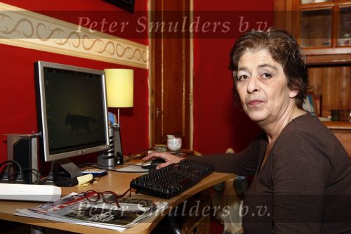Rotterdam 11 februari 2009
Yvonne v Hertum in haar woonkamer.
Peter Smulders bv