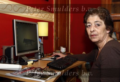 Rotterdam 11 februari 2009
Yvonne v Hertum in haar woonkamer.
Peter Smulders bv