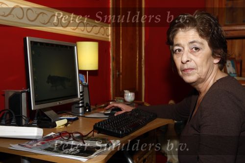 Rotterdam 11 februari 2009
Yvonne v Hertum in haar woonkamer.
Peter Smulders bv