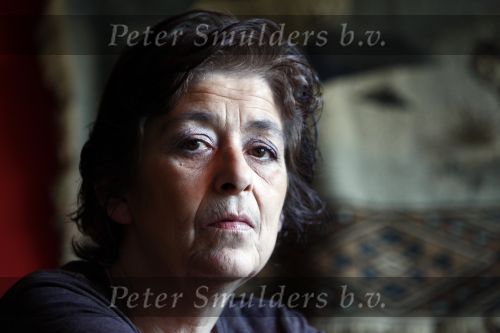 Rotterdam 11 februari 2009
Yvonne v Hertum in haar woonkamer.
Peter Smulders bv