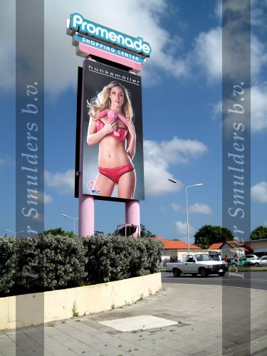 Curacao januari 2009
Reclame zuil van zangeres  Dominique v Hulst bij winkelcentrum de promenade op curacao
Peter Smulders bv