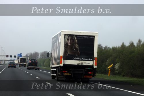Amersfoort 14 april 2009
vrachtwagen met reclame van zangeres Do Dominique v Hulst er op in lingerie.
Peter Smulders bv