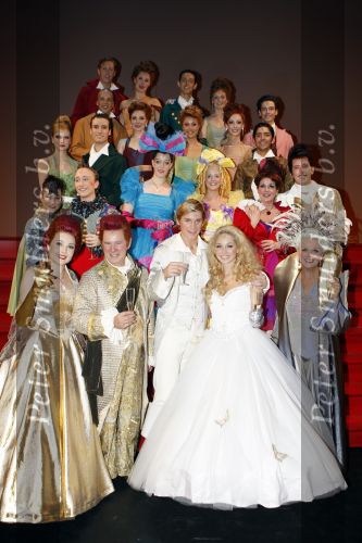 Kaatsheuvel 24 november 2007
Premiere Assepoester in de efteling. Zangeres Do v Hulst speelt de hoofdrol.Koen Crucke  en Loeki Knol