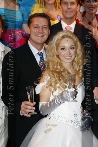 Kaatsheuvel 24 november 2007
Premiere Assepoester in de efteling. Zangeres Do v Hulst speelt de hoofdrol. Do met Albert Verlinden en Olaf Vugts