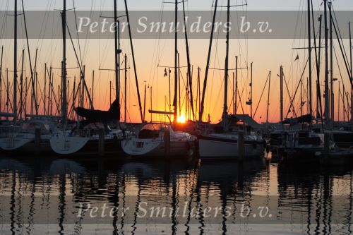 Zonsondergang in de jachthaven van Lelystad 2008