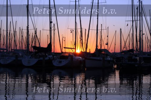 Zonsondergang in de jachthaven van Lelystad 2008