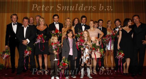 Amsterdam 7 oktober 2007
Premiere alles is liefde in Tuschinski. cast met oa Vigo Waas Wendy v Dijk Paul de Leeuw Daan Schuurmans Michiel Romeyn Chantal janzen Thomas Acda Kim v Kooten Peter Paul Muller Jeroen Spitsenberger Valerio e.a.