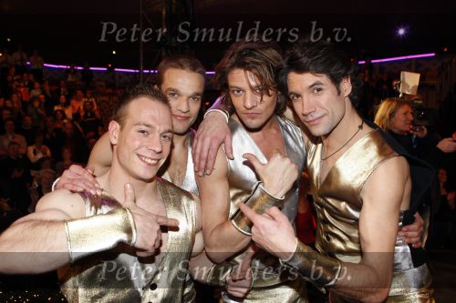 Amsterdam 17 december 2007
Tros Kerstcircus bij afrika afrika . Yuri v Gelder Daniel Boissevain Tygo Gernandt en Haukes