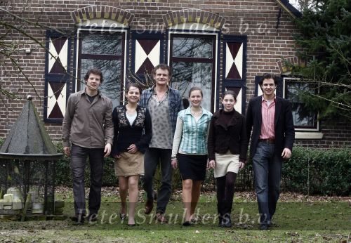 Zwolle 14 maart 2009
Thuis op bezoek bij de familie pondman. Vader Franciscus met zijn kinderen Lili Liza Lonne Walther en Alain Pondman.
Peter Smulders bv