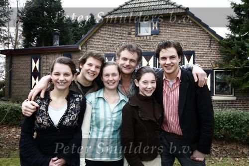 Zwolle 14 maart 2009
Thuis op bezoek bij de familie pondman. Vader Franciscus met zijn kinderen Lili Liza Lonne Walther en Alain Pondman.
Peter Smulders bv