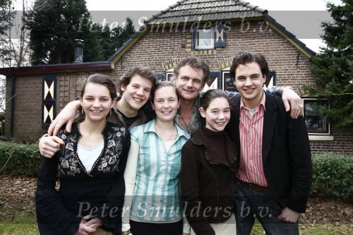 Zwolle 14 maart 2009
Thuis op bezoek bij de familie pondman. Vader Franciscus met zijn kinderen Lili Liza Lonne Walther en Alain Pondman.
Peter Smulders bv
