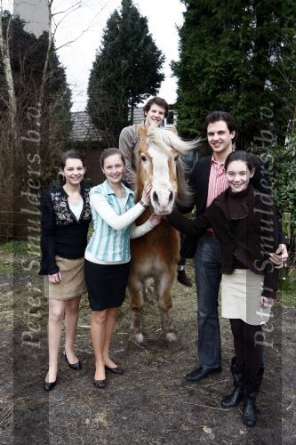 Zwolle 14 maart 2009
Thuis op bezoek bij de familie pondman. Vader Franciscus met zijn kinderen Lili Liza Lonne Walther en Alain Pondman.
Peter Smulders bv
