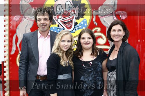 Amsterdam 22 juli 2008
Premiere Circus Renz. jan Douwe Kroeske met zijn vrouw en kinderen
