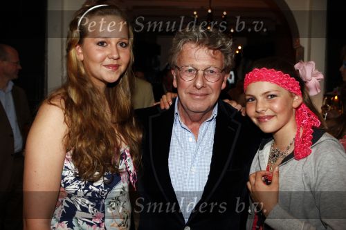 Naarden 1 april 2008
Het arsenaal van Jan en Monique des Bouvrie bestaat 15 jaar. Jan met 2 kleindochters