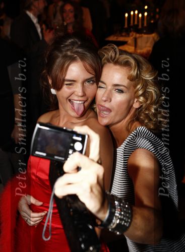 Amsterdam 11 januari 2009
Premiere Supermodel in hotel Krasnapolsky. Daphne Deckers en Kim Feenstra
Peter Smulders bv