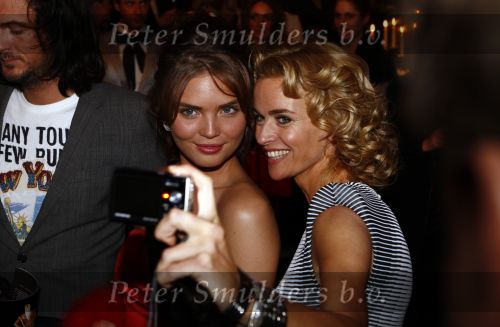 Amsterdam 11 januari 2009
Premiere Supermodel in hotel Krasnapolsky. Daphne Deckers en Kim Feenstra
Peter Smulders bv