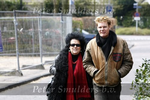 Laren 19 april 2008
Ad Visser met zijn vrouw aan het winkelen in Laren.
Peter Smulders bv