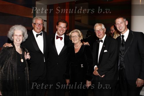Den Haag 27 oktober 2008
Premiere Piaf en het koninklijk theater i Den Hag met Liesbeth List in de hoofdrol. Albert Verlinde en Onno Hoes met hun ouders
Peter Smulders bv