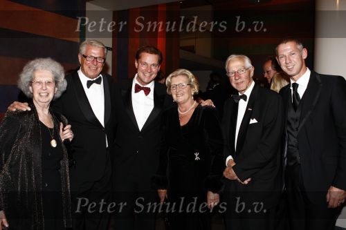 Den Haag 27 oktober 2008
Premiere Piaf en het koninklijk theater i Den Hag met Liesbeth List in de hoofdrol. Albert Verlinde en Onno Hoes met hun ouders
Peter Smulders bv