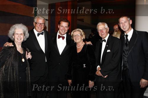Den Haag 27 oktober 2008
Premiere Piaf en het koninklijk theater i Den Hag met Liesbeth List in de hoofdrol. Albert Verlinde en Onno Hoes met hun ouders
Peter Smulders bv