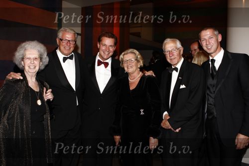 Den Haag 27 oktober 2008
Premiere Piaf en het koninklijk theater i Den Hag met Liesbeth List in de hoofdrol. Albert Verlinde en Onno Hoes met hun ouders
Peter Smulders bv