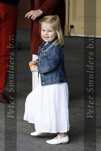 Den Haag 26 juni 2007
Fotomoment met Prins Willem Alexander Maxima Prinses Amalia Alexia en Ariane bij de koninklijke stallen. Prinses Alexia viert haar 2e verjaardag.