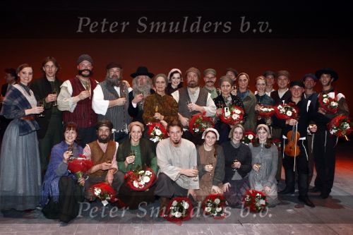Gouda 23 december 2008
Premiee van Anatevka in de goudse schouwburg. cast met oa Henk Poort Bea Meulman Doris Baaten Bert Simhoffer en  Harry Slinger
Peter Smulders bv