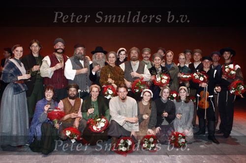 Gouda 23 december 2008
Premiee van Anatevka in de goudse schouwburg. cast met oa Henk Poort Bea Meulman Doris Baaten Bert Simhoffer en  Harry Slinger
Peter Smulders bv