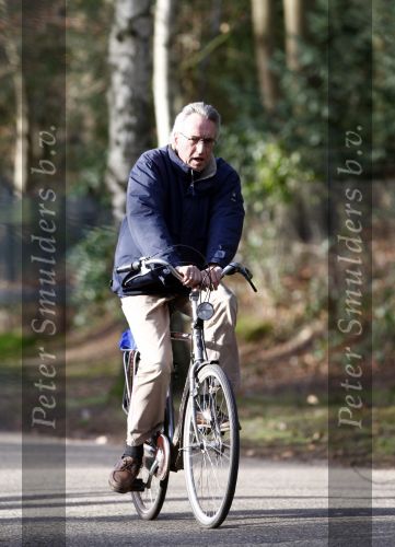 Laren 26 januari 2008
Andries Knevel op de fiets.