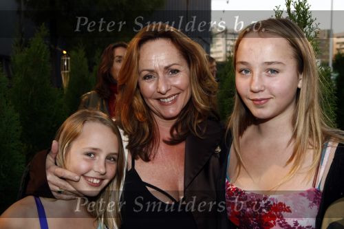 Amsterdam 6 oktober 2008
Premiere film huis Anubis in de theaterfabriek. Angela Groothuizen met dochters
Peter Smulders bv