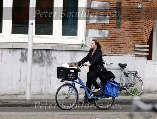 Amsterdam 11 juni 2008
Angela Groothuizen op de fiets in Amsterdam.