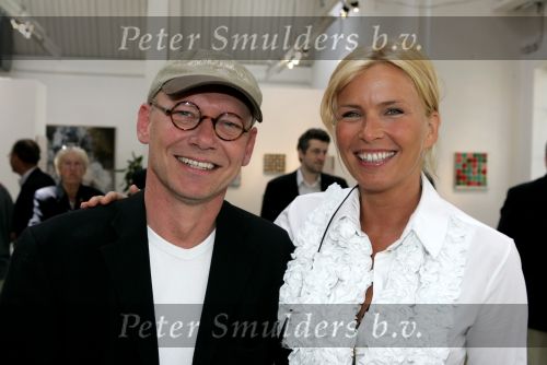 Laren 16 mei 2004
Presentatie boek Sjoerd Pleijsier.  
Sjoerd met Anita Witzier