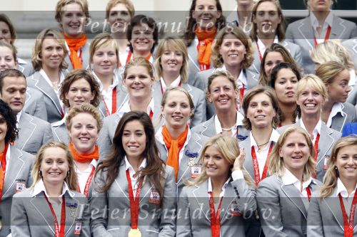 Den Haag 27 augustus 2008
De Olympische medaille winnaars van Peking op het bordes bij Koningin Beatrix. Aanwezig oa Anky v Grunsven