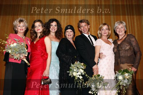 Amsterdam  13 oktober 2008
premiere  Bride flight in tuschinski.Waldemar Torenstra Karina Smulders Anna Drijver Elise Schaap Pleuni Touw Petra Laseur en Willeke v Ammelrooy
Peter Smulders bv