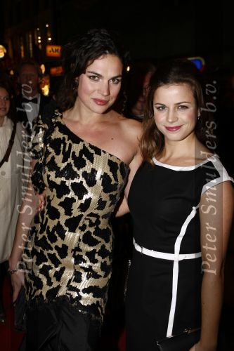 Amsterdam 17 november 2008
Premiere oorlogswinter in Tuschinski. Elise Schaap met Anna Drijver
Peter Smulderrs bv