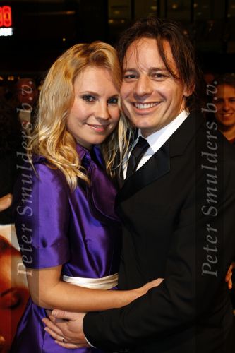 Amsterdam 13 oktober 2008
Cas Janssen met vriendin Annelieke Bouwens bij premiere Bride flight in tuschinski.
Peter Smulders bv