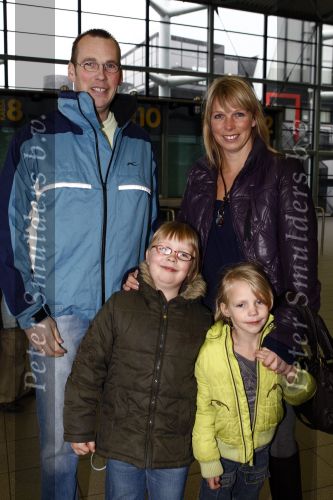 Rotterdam 30 november 2008
Het feest van Sinterklaas in ahoy . Annemarie Thomas met broer en neefje en Nichtje
Peter Smulders bv