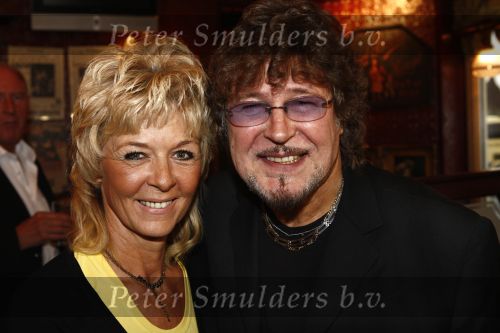 Volendam 14 november 2008
Presentatie boek van Piet Veerman .
Zijn vrouw en  kleinkinderen waren natuurlijk aanwezig. Piet met Annie Schilder
Peter Smulders bv