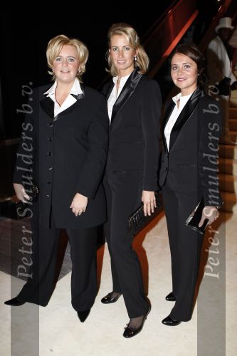 Amsterdam 6 december 2007
Miljonairsfair 2007 in de rai te amsterdam. Vip avond. Anouk Smulders Ghislaine Roth en Irene Avogabri
Peter Smulders bv