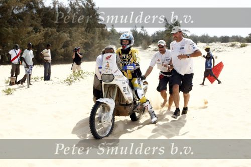 Dakar 23 maart 2008
Straatbeeld in Dakar waar de heroes legend eindigt. Gallyon v Vessem Viktor Brand Martin Utberg en Anouk Smulders
Peter Smulders bv