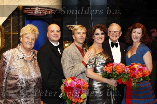 Amsterdam 10 oktober 2008
Premiere Sunset Boulevard met Simone Kleinsma en Antonie Kamerling in carre. Erica Terpstra en Pieter v Vollenhoven
Peter Smulders bv