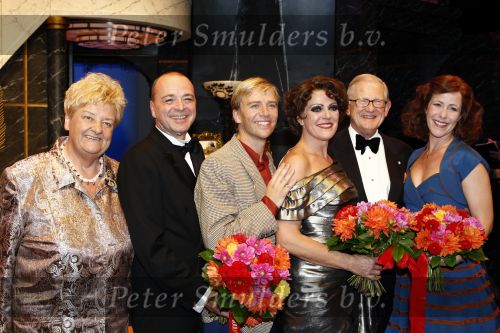 Amsterdam 10 oktober 2008
Premiere Sunset Boulevard met Simone Kleinsma en Antonie Kamerling in carre. Erica Terpstra en Pieter v Vollenhoven
Peter Smulders bv