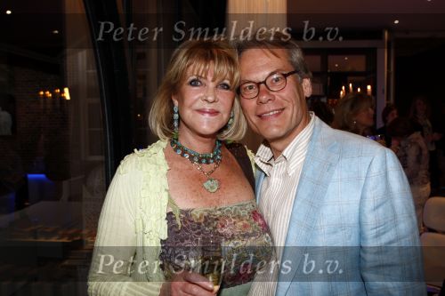 Naarden 1 april 2008
Het arsenaal van Jan en Monique des Bouvrie bestaat 15 jaar. Astrid Engels met vriend