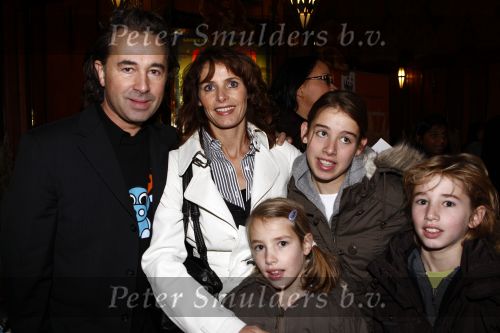 Amsterdam 9 november 2008
Premiere Madagascar in Tuschinski. Bart Bosch met vrouw en kinderen
Peter Smulders bv