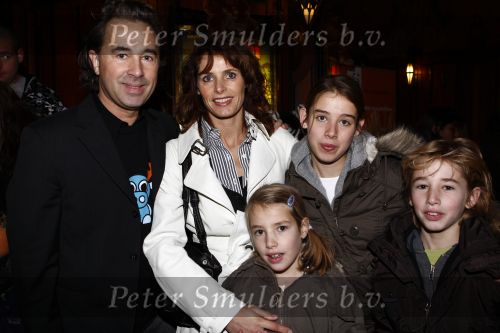 Amsterdam 9 november 2008
Premiere Madagascar in Tuschinski. Bart Bosch met vrouw en kinderen
Peter Smulders bv